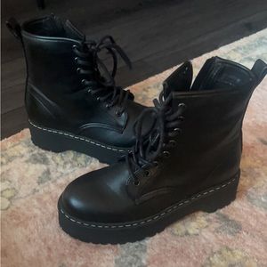 Steve Madden Bettyy Black Boots Size 8 Women’s